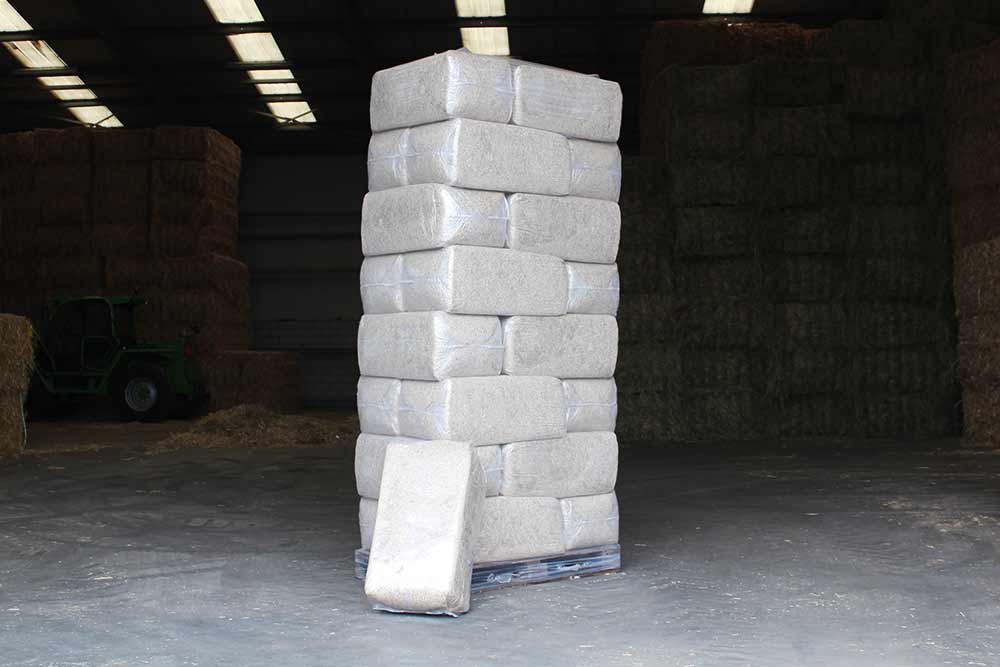 Vlas te koop Kleine balen stofvrij vlasstrooisel met hoge absorptie