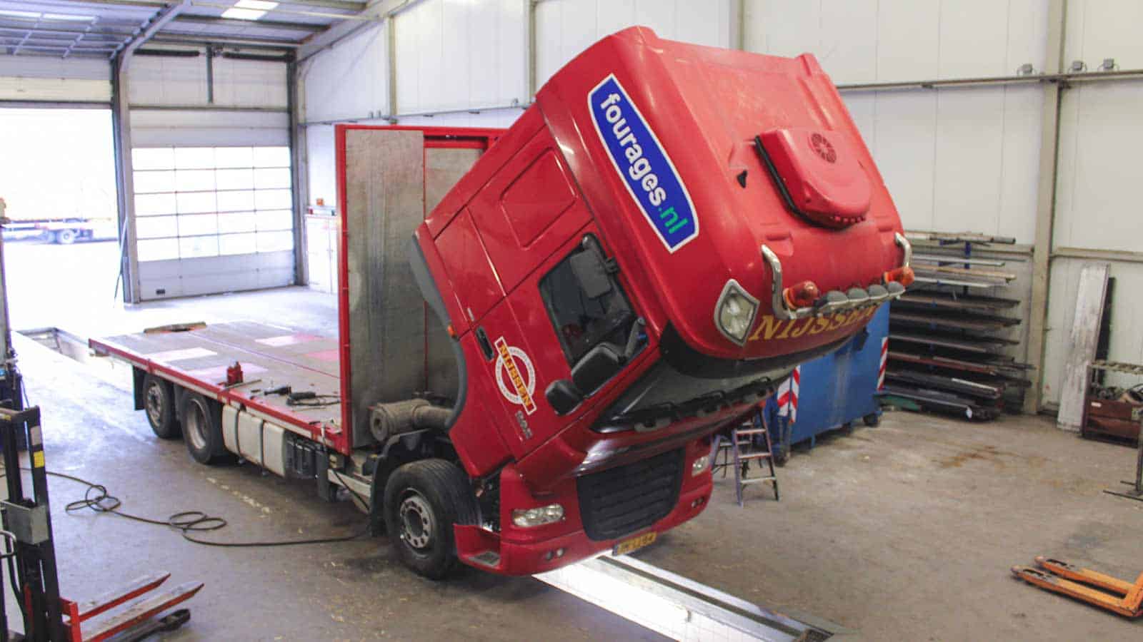 werkplaats-onderhoud-materiaal-vrachtwagen