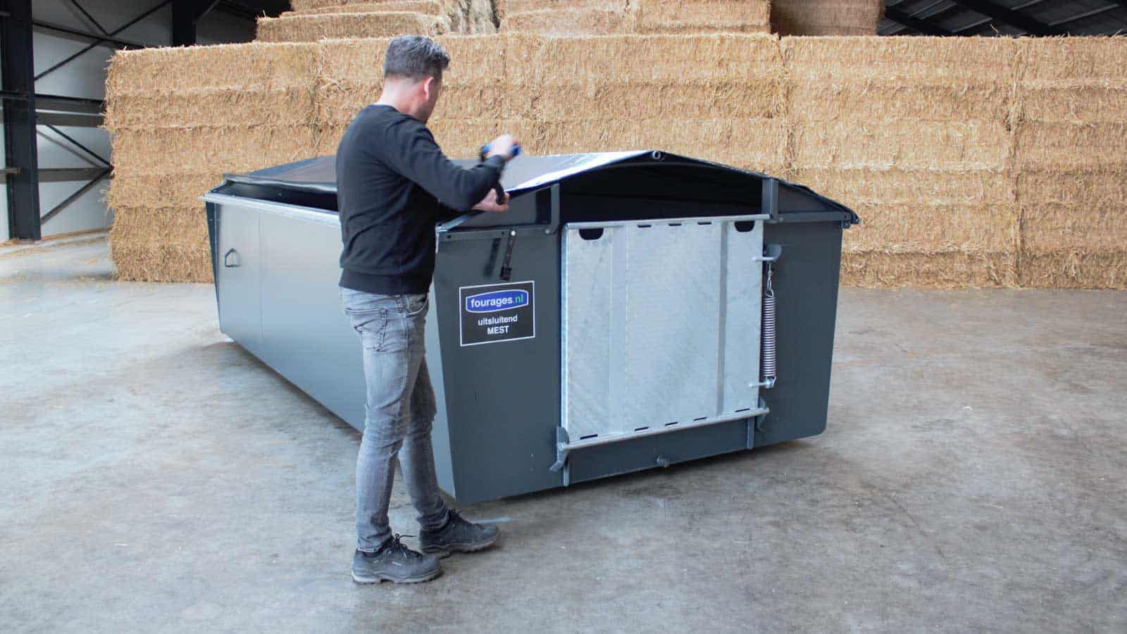 mestcontainer-met-zeil-afrollen-bediening